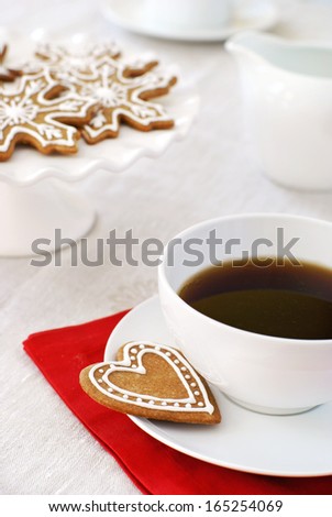 Coffee and gingerbread cookies