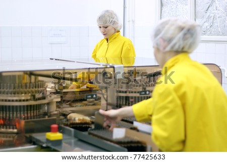 Pharmaceutical Manufacturing. Medicine Production.\
Automatic optical inspection machine, inspects vials and ampules for particulates in liquid and container defects. Selective focus.