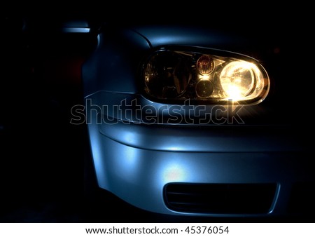 Front end and light of a blue car