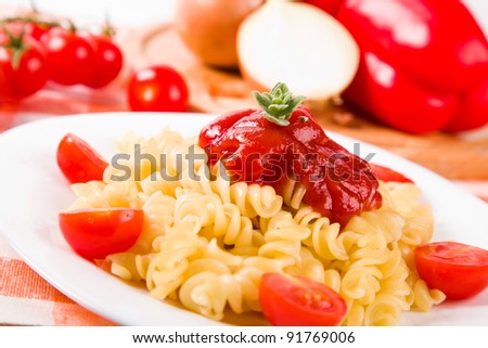 cooked macaroni on plate with vegetables