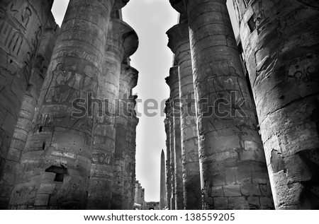 Karnak\'s hipostyle hall, Going all over the hypostyle hall of Karnak Temple, Thebes