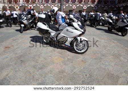 BADAJOZ, SPAIN - MAY 16 2015: Meeting of motorbikes owners of BMW K 1600 bike model visiting on Plaza Alta on Badajoz, 16 may 2015