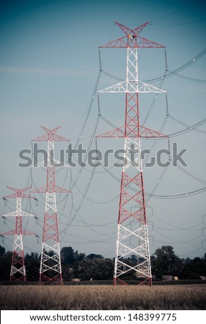 Pylon and transmission power line