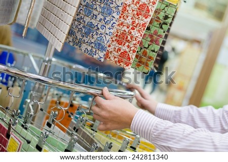 picture of customer choosing or employee presenting colorful samples