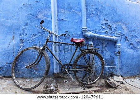 Bicycle parked up in brahmin blue city of Jodhpur, Rajastan. India.