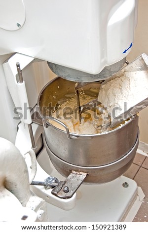 Churning mass of sugar in confectionery machine
