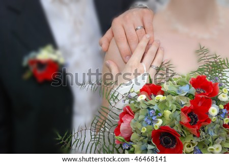 Pair of weddings adheres to the hands