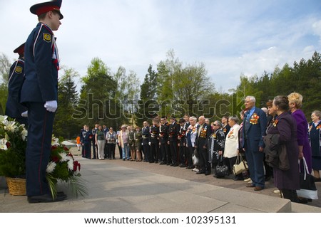 MOSCOW - MAY 7: The Great Patriotic War veterans and cadets of military schools lay a wreath at the eternal flame in honor of Victory Day celebration on May 7, 2012 in Moscow, Russia