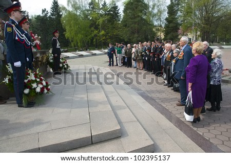 MOSCOW - MAY 7: The Great Patriotic War veterans and cadets of military schools lay a wreath at the eternal flame in honor of Victory Day celebration on May 7, 2012 in Moscow, Russia