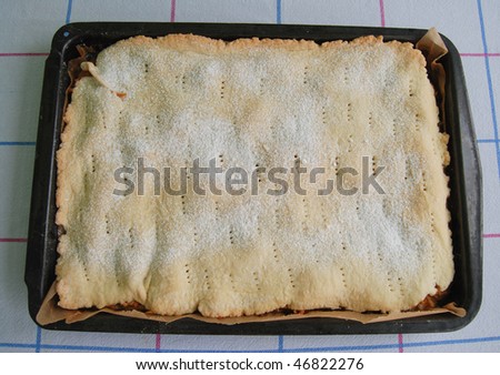 cake pan with apple filling cake