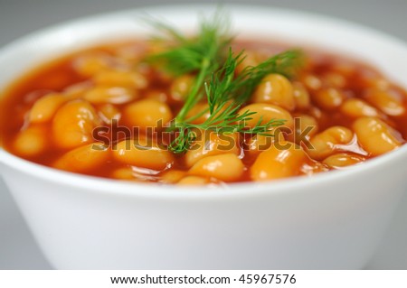Beans in tomato sauce in a porcelain bowl