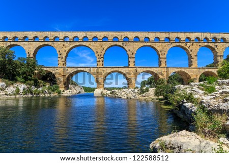 How Old Is The Aqueduct At Nimes 32