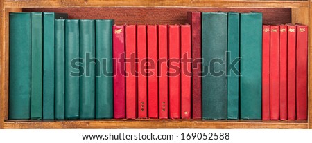 books on the shelf - red and green - wallpaper