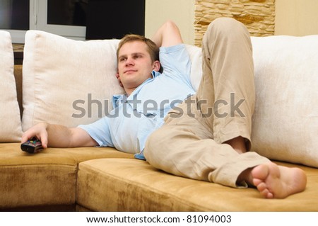 http://image.shutterstock.com/display_pic_with_logo/482764/482764,1310842094,23/stock-photo-man-lying-on-sofa-watching-tv-at-home-81094003.jpg