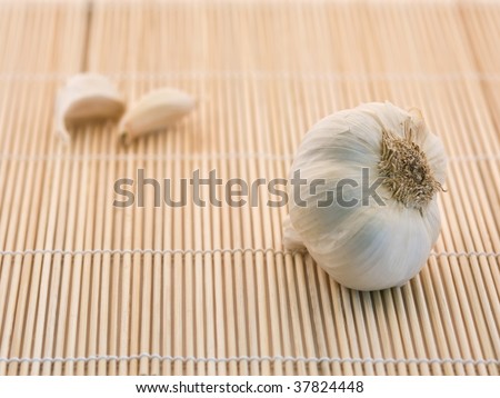 Garlic with garlic cloves on bamboo mat
