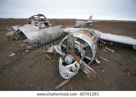 junker ju 88 - panzer IV  front de l'est hiver 42-43 - l'épave du Ju 88 - Page 2 Stock-photo-junkers-ju-airplane-wreck-world-war-ii-spitsbergen-60761281