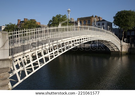 Ha\'Penny Bridge and the River Liffey, Dublin, Ireland