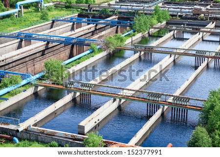 Floating surface aerators on sewage treatment plant