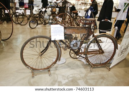 MOSCOW - MARCH 25: Bike DUX factory Meller, Moscow 1910 on display at at the Moscow Exhibition of technical antiques on March 25, 2011 in Moscow, Russia.