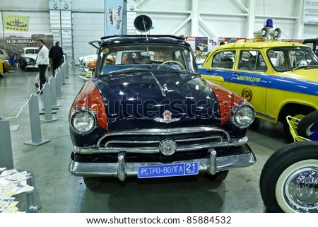 MOSCOW - SEPTEMBER 16: GAZ M-21V Volga 1958 police at the international exhibition of the technical antiques on September 16, 2011 in Moscow, Russia