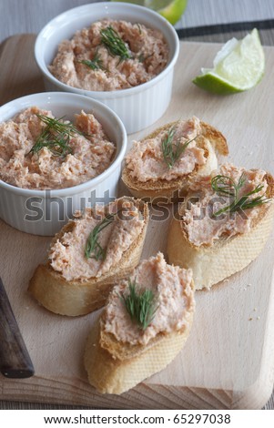 Smoked salmon pate with dill and toasts