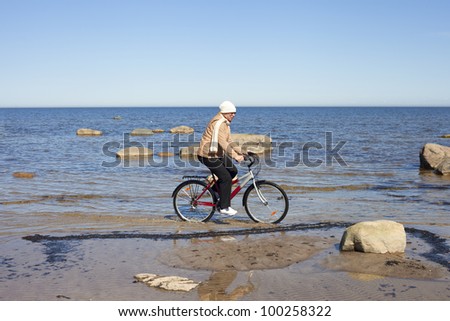 Woman and cycle at sea