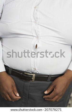 Overweight man wearing tight shirt, mid section