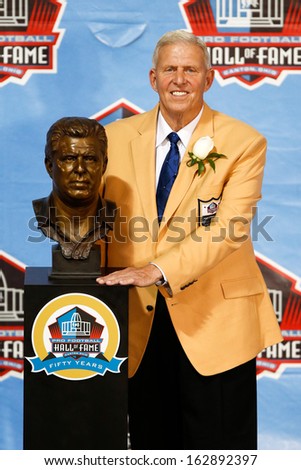CANTON, OH-AUG 3: Former head coach Bill Parcells poses with his bust during the NFL Class of 2013 Enshrinement Ceremony at Fawcett Stadium on August 3, 2013 in Canton, Ohio.