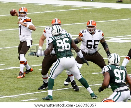 NEW YORK-DEC 22: Cleveland Browns quarterback Jason Campbell (17) throws the ball against the New York Jets during the first half at MetLife Stadium.