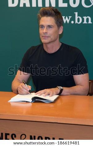NEW YORK-APR 9: Actor Rob Lowe attends the book signing of \