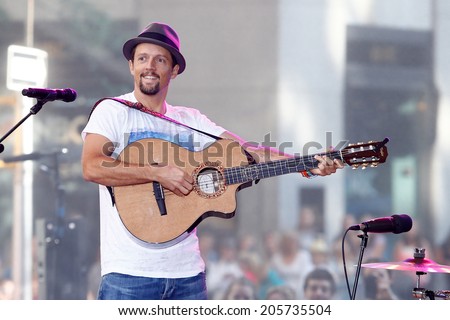 NEW YORK-JUL 18: Recording artist Jason Mraz performs in concert at NBC's 'Today Show' at Rockefeller Plaza on July 18, 2014 in New York City.