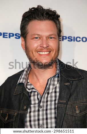 NEW YORK-JAN 31: Country singer Blake Shelton attends PepsiCo Honors Bob Woodruff Foundation with Blake Shelton Concert from #PEPCITY at Bryant Park on January 31, 2014 in New York City.