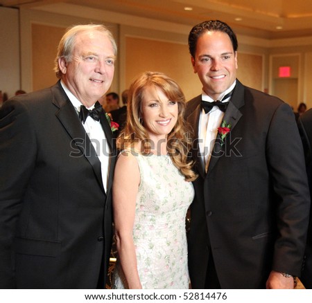 NEW YORK - MAY 8: (L-R) Director James Keach, Jane Seymour and Mike Piazza attend a cocktail party for the Ellis Island Medal of Honor awards at the Ritz-Carlton hotel on May 8, 2010 in New York City.