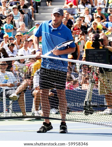 FLUSHING, NY - AUGUST 28: Tennis athlete Andy Roddick attends Arthur Ashe Kids\' Day at the Billie Jean King National Tennis Center on August 28, 2010 in Flushing, New York.