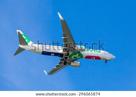 FARO,PORTUGAL-MAY 09: A Transavia Boeing 737 approaching to the Faro International Airport, May 09, 2015 in Faro, Portugal.
