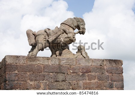 Sculpture of a war horse ruins