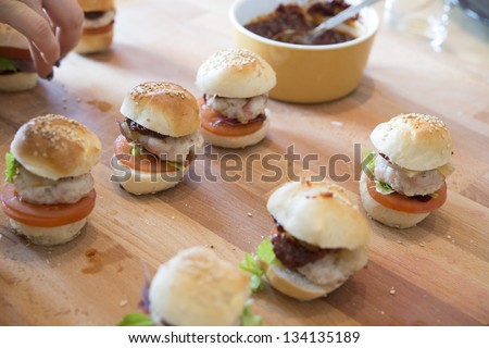 mini hamburgers, mini burgers, party food, finger food