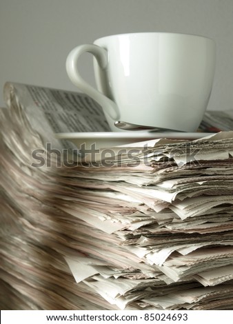 Stack of press and coffee - Close the corner