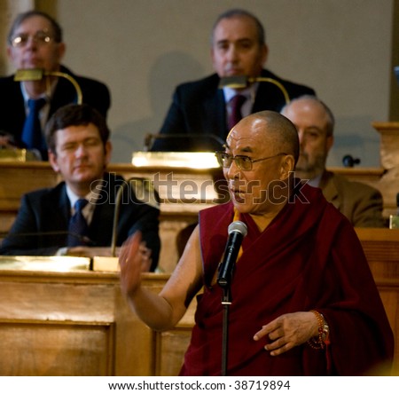 ROME - FEBRUARY 9 : Dalai Lama get the citizenship ab honorem from city of Rome on  February 9, 2009 in Rome, Italy.