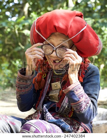 LACH MAN, VIETNAM - OCT 25: Unidentified woman from the Red Dao Ethnic Minority People on October 25, 2014  in Lac Man, Vietnam. Red Dao Minority are the 9th largest ethnic group in Vietnam