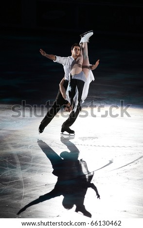 BEIJING-NOV 7: Federica Faiella and Massimo Scali of Italy perform in the Gala Exhibition event of the SAMSUNG Cup of China ISU Grand Prix of Figure Skating 2010 on Nov 7, 2010 in Beijing, China.