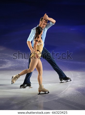 BEIJING-NOV 7: Amanda Evora and Mark Ladwig of USA perform in the Gala Exhibition event of the SAMSUNG Cup of China ISU Grand Prix of Figure Skating 2010 on Nov 7, 2010 in Beijing, China.