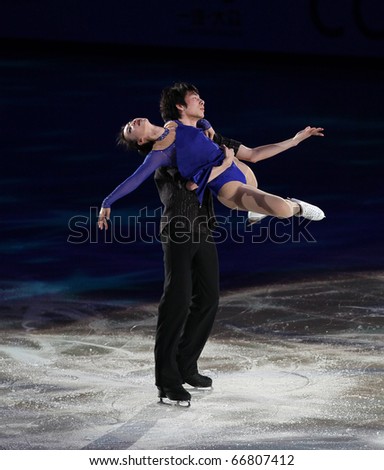 BEIJING - NOV 7: Xintong Huang / Xun Zheng of China perform in the Gala Exhibition event of the SAMSUNG Cup of China ISU Grand Prix of Figure Skating 2010 on Nov 7, 2010 in Beijing, China.