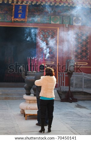 BEIJING-FEB 4: Worshippers burn incense at Ditan Park on Feb 4, 2011 in Beijing, China, on the second day of the Chinese New Year, the year of the rabbit