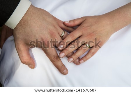 newlyweds hands with rings