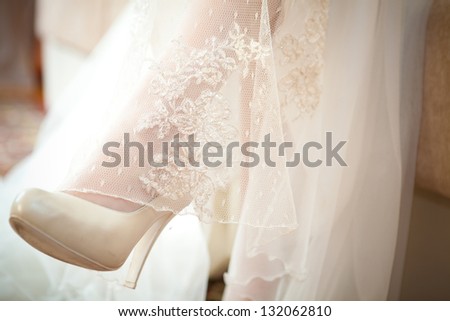 feet of the bride in shoes, wedding details