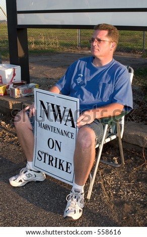 Member of Northwest Airlines Mechanics Union on strike in Minneapolis
