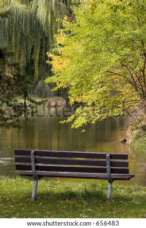 An empty bench in fall setting