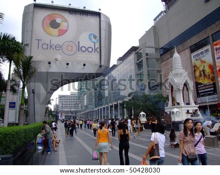 BANGKOK, THAILAND - SEPTEMBER 02 : Central world shopping center in Siam center September 02 2007 in Bangkok.