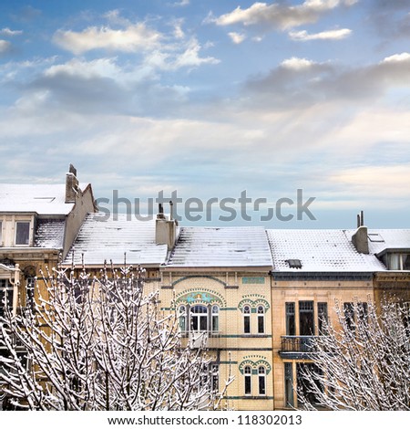 Roofs of houses in urban snow. The urban landscape.